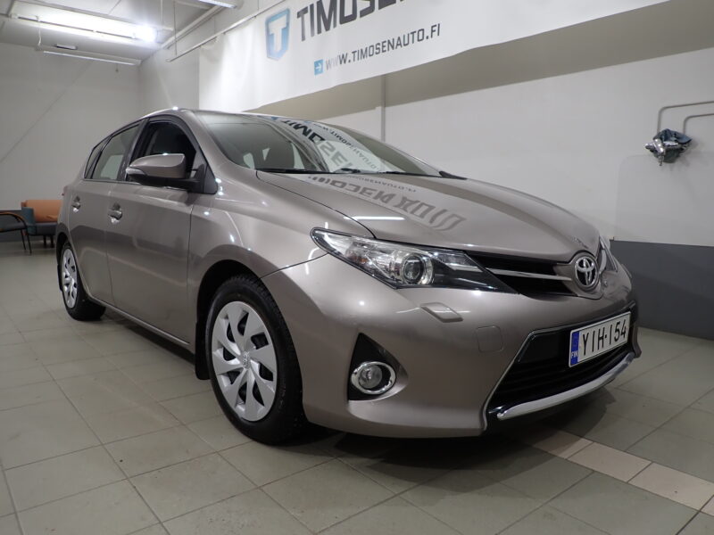 TOYOTA Auris